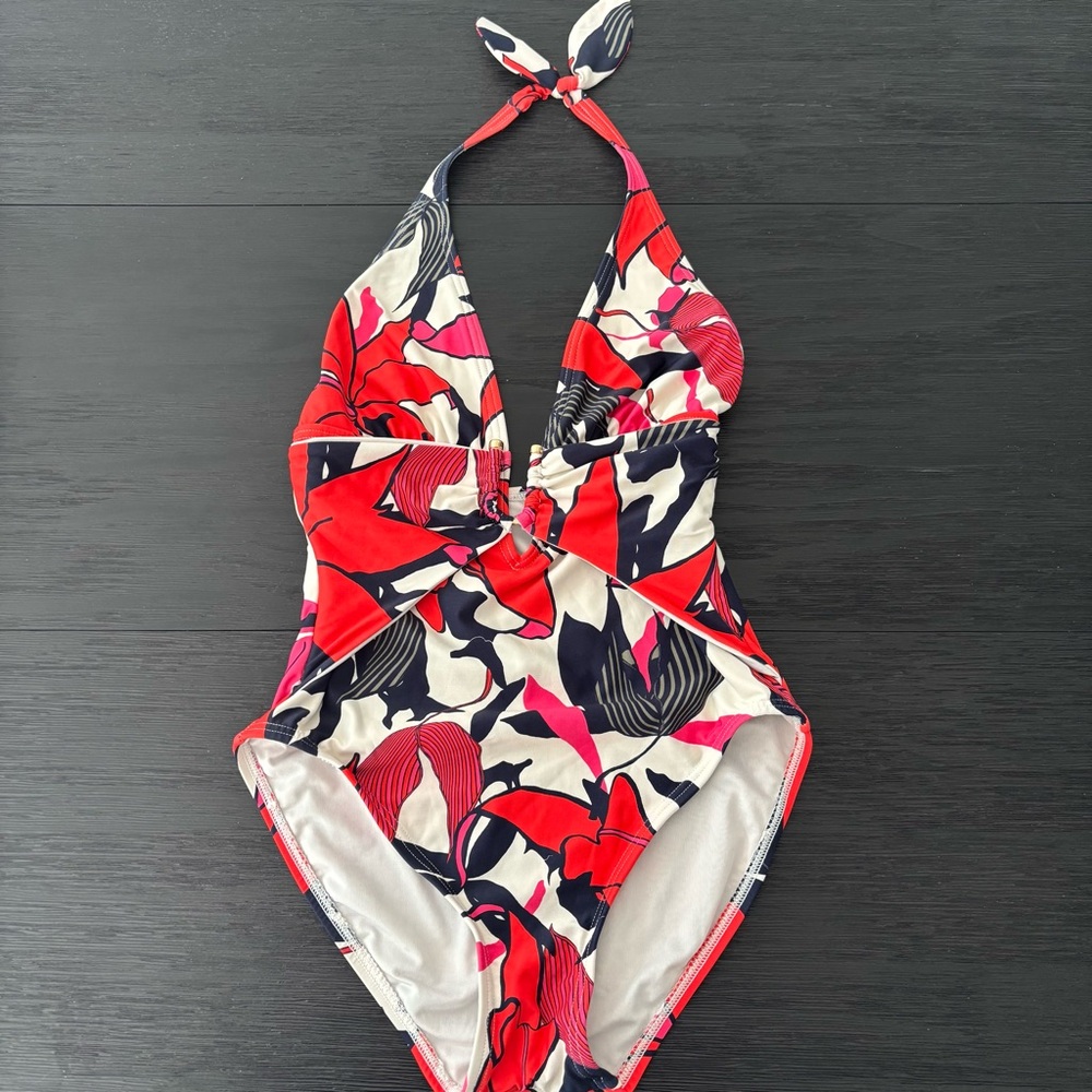• [Vince Camuto] One Piece •